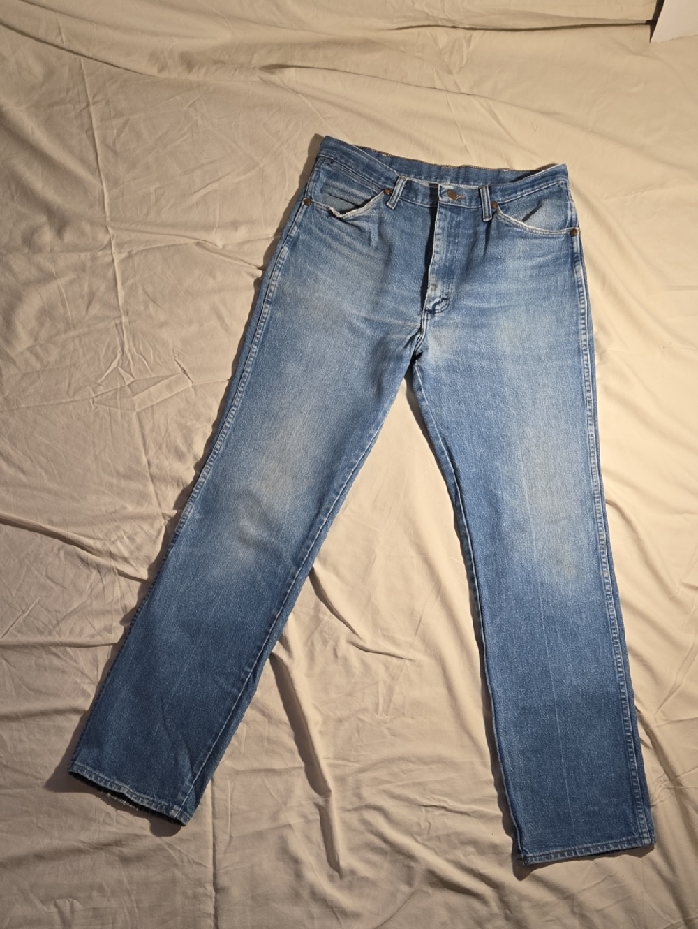 Vintage 1980s Wrangler Cowboy Cut Men's Straight Jeans in Washed Blue Denim